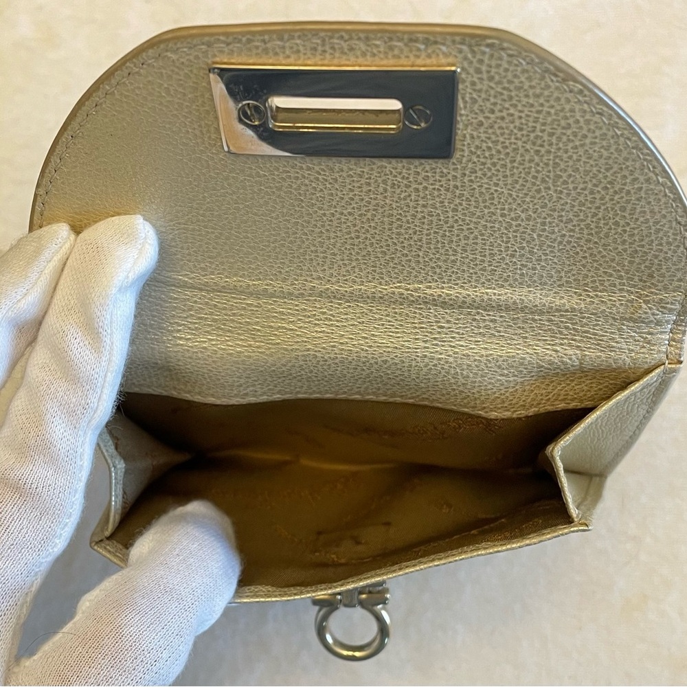 Salvatore Ferragamo Authentic Vintage Silver Compact Wallet - Picture 5 of 16